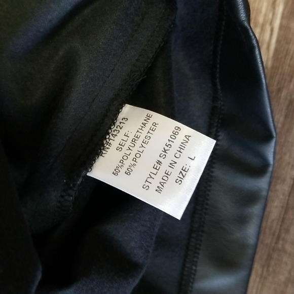 Black pencil skirt - Picture 4 of 4